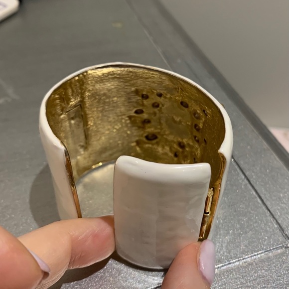 Coco Chanel’s cuffs Costume jewelled - Picture 9 of 9